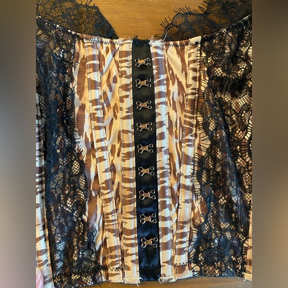 VS Dream Angels unlined lace-up corset top - Picture 3 of 9